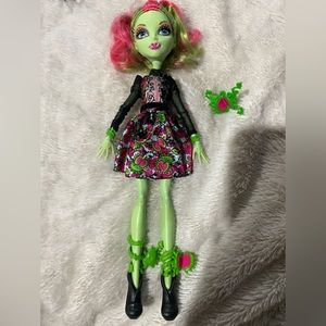 GLOOM AND BLOOM Venus McFlytrap monster high